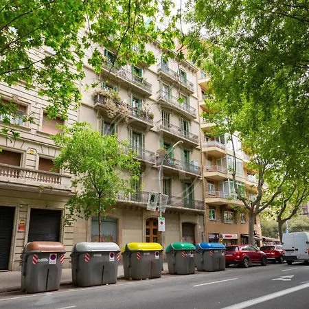 Comodo Piso En Eixample Barcelona Exterior photo